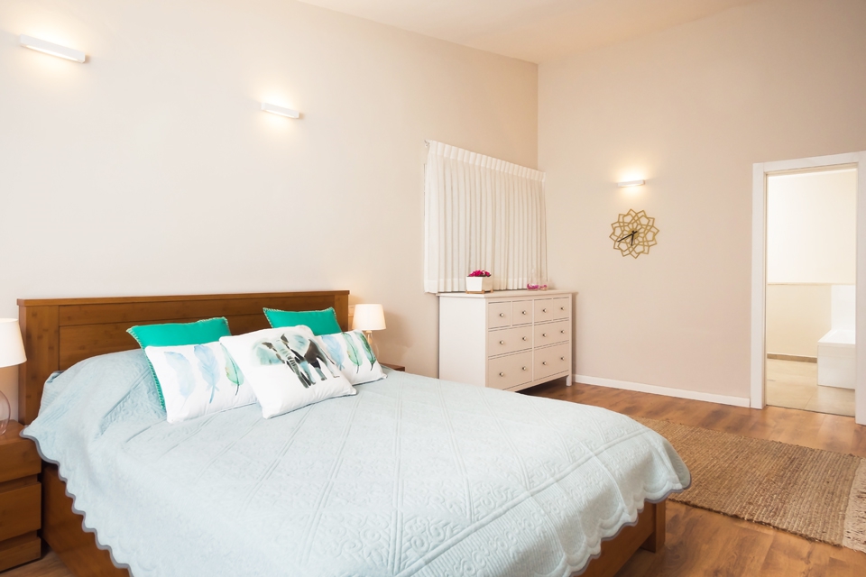 inbal2-636-large-LARGE